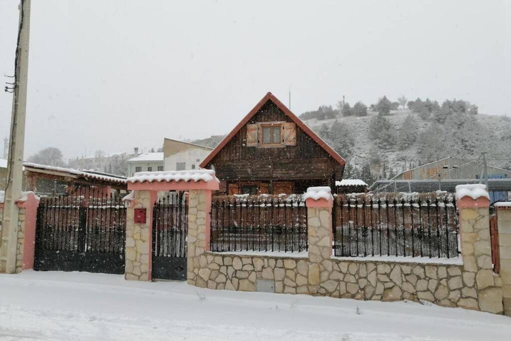 Cabana De Madera Especial Y Acogedora Cardenete Dış mekan fotoğraf