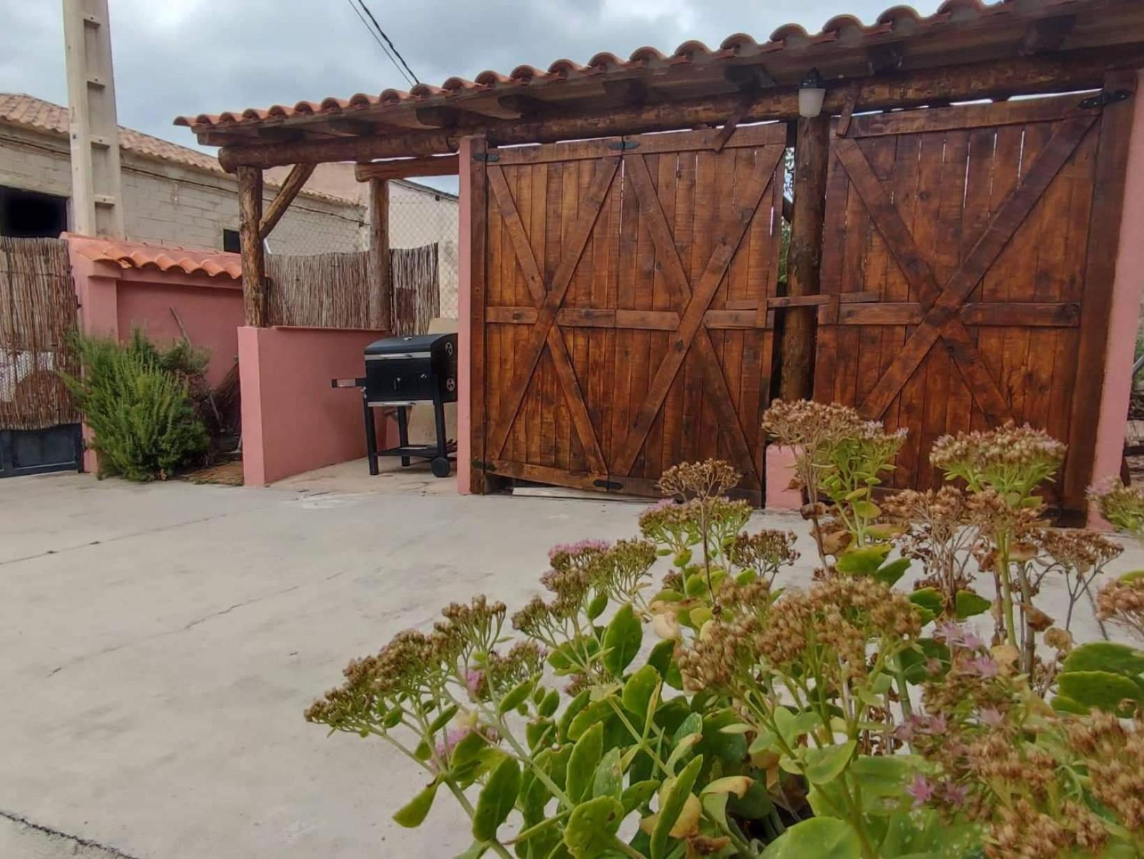 Cabana De Madera Especial Y Acogedora Cardenete Oda fotoğraf