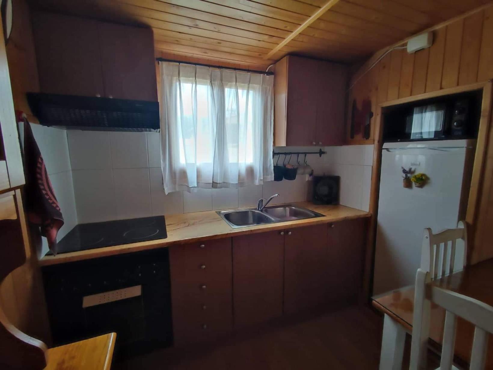 Cabana De Madera Especial Y Acogedora Cardenete Oda fotoğraf