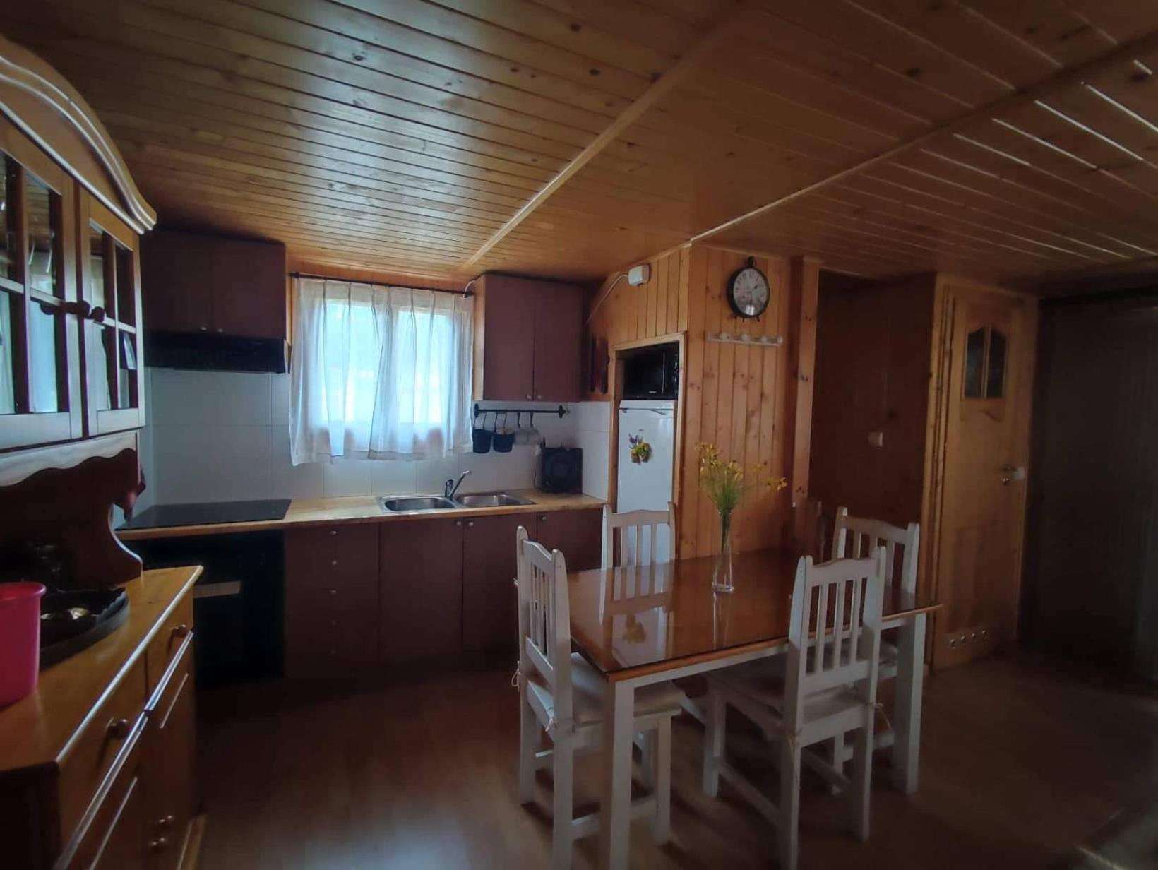 Cabana De Madera Especial Y Acogedora Cardenete Oda fotoğraf