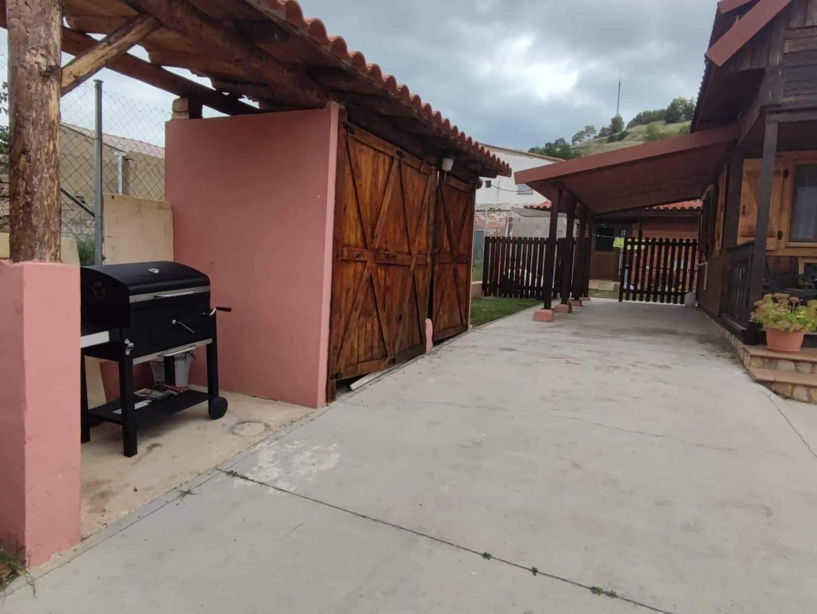 Cabana De Madera Especial Y Acogedora Cardenete Oda fotoğraf